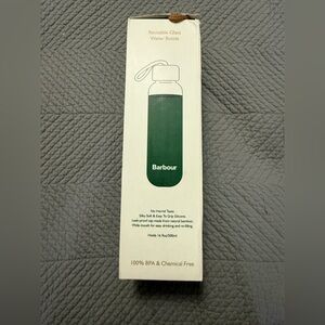 Barbour Dark Green Reusable Water Bottle with Bamboo-Style Cap